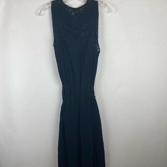 Beautiful flowy black linen type material with rope belt and exquisite neckline - Picture 2 of 4
